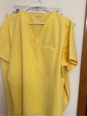 Mandala Women’s Yellow V-Neck Scrub Set